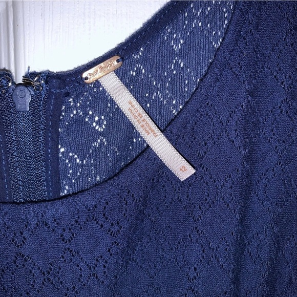 Free People Blue Dress, Size 12, with appliqué in the center - Picture 4 of 6